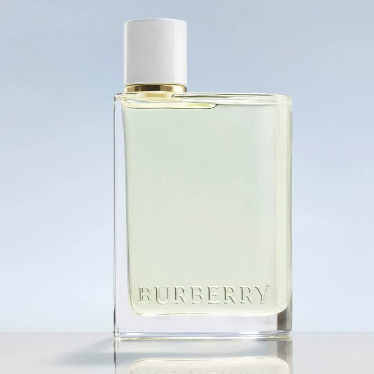 Женский набор духов Burberry, Floral & Fruity, 50мл+10мл, Flowers And Her Green Grape Gummies British Beloved Spring Box — фото 3