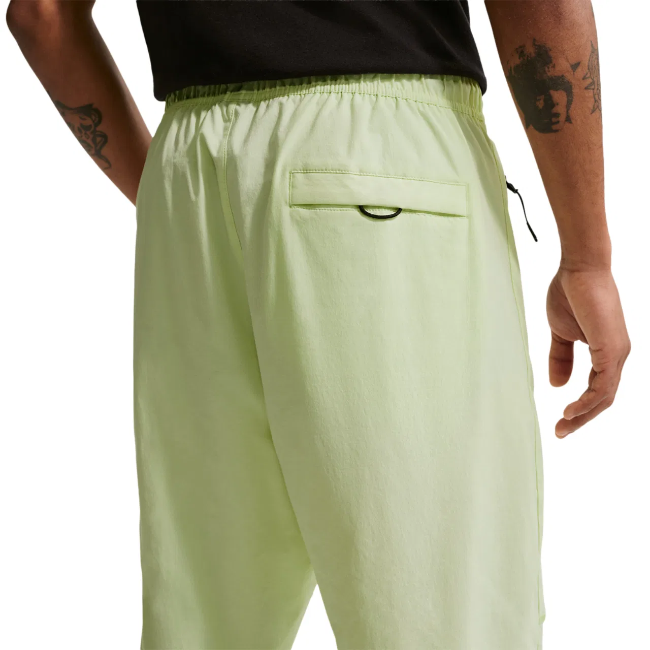 Мужские брюки Tech Woven Nike, цвет Lt Liquid Lime/Black — фото 2