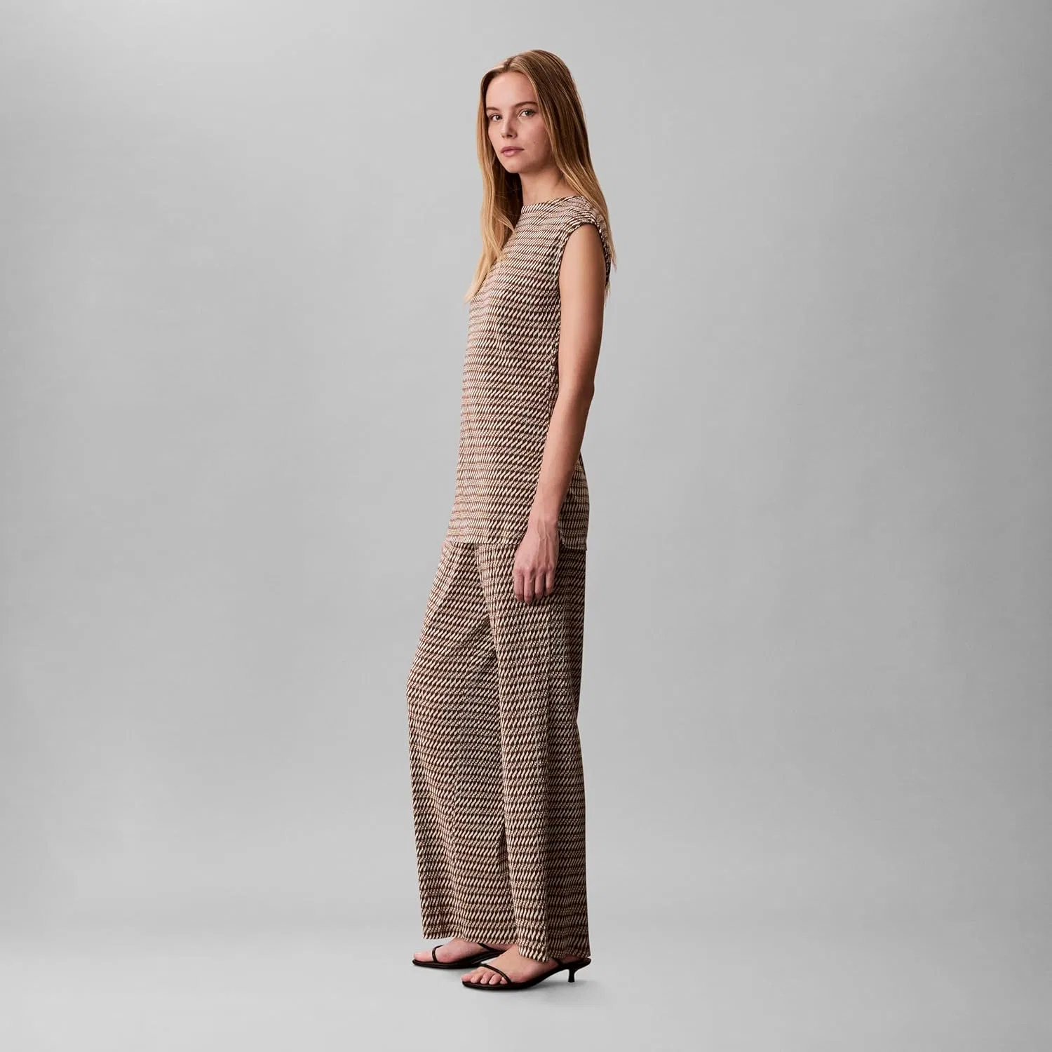 Женская туника принтованная плиссе Printed Plisse Boat Neck Tunic Calvin Klein, Brown Ladder Print — фото 3