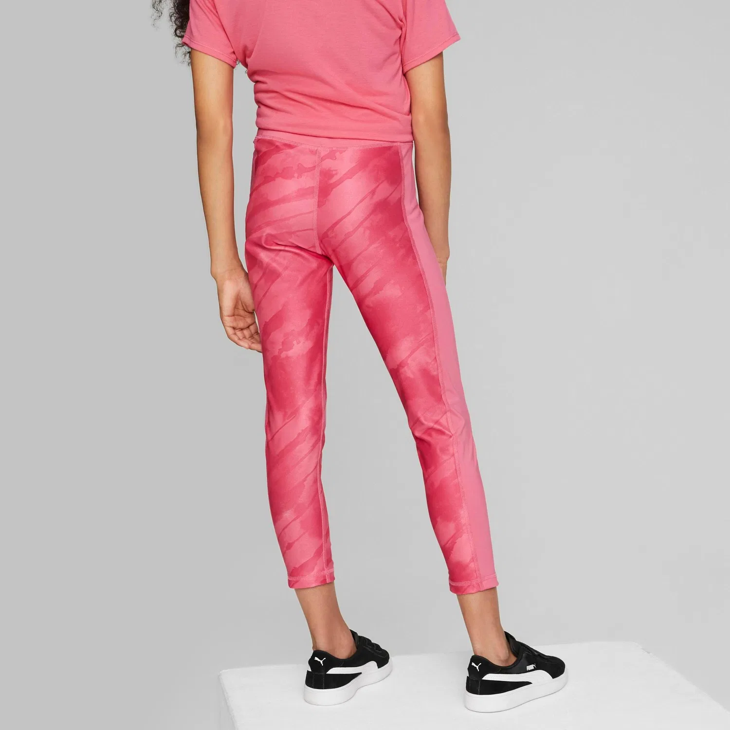 Детские леггинсы с принтом Puma Madchen Tight RT Favorites 7/8 AOP Tights G, Rosa — фото 3