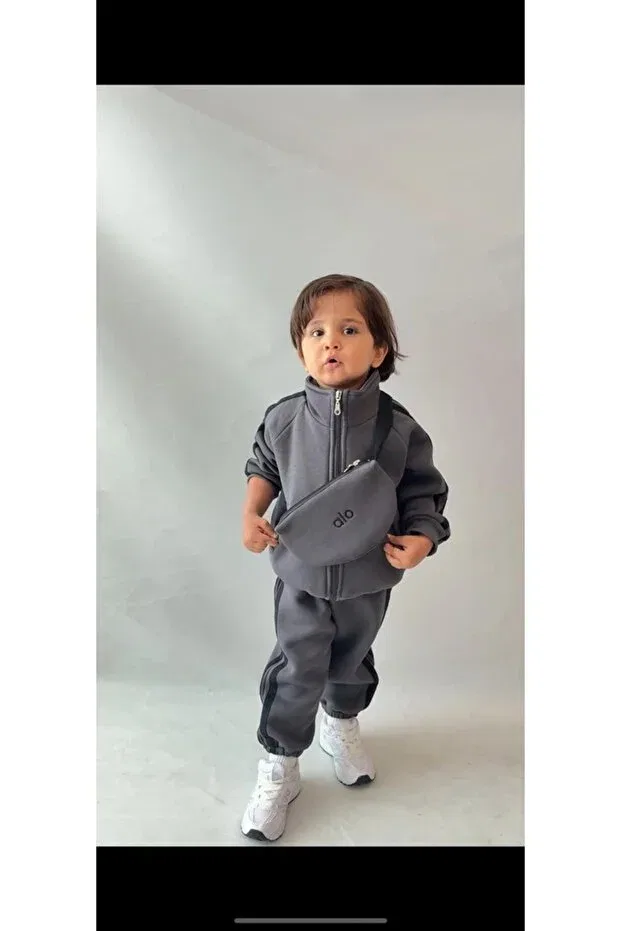 Детский спортивный костюм для мальчиков и девочек с вышивкой Alo Embroidered Inside-Embossed Tracksuit Awix, I'm So Mad — фото 3