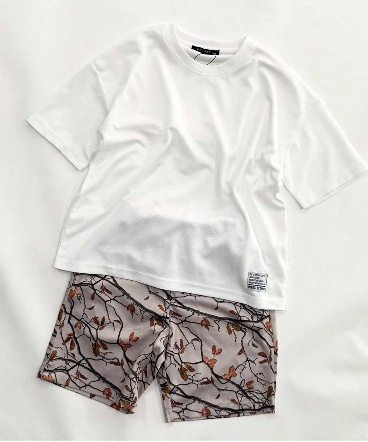 Детский комплект из топа и брюк с полным принтом THE CASUAL, White — фото 3