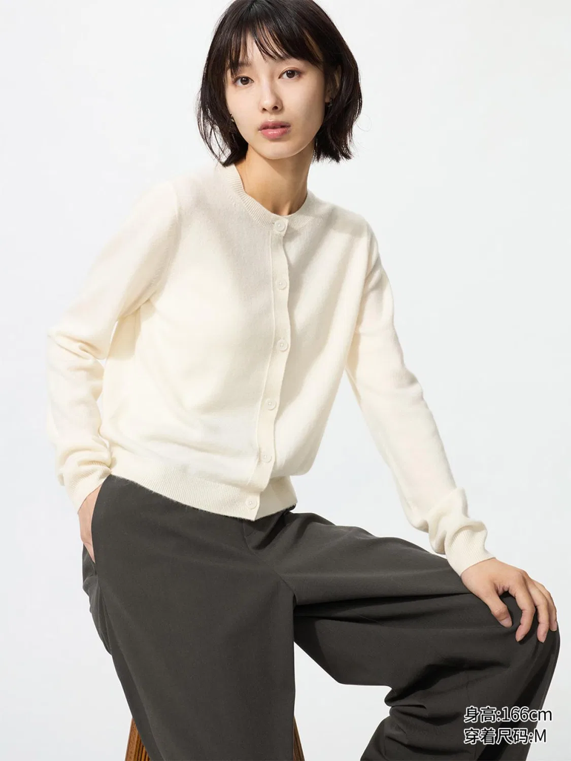 Кардиган короткий вязаный с круглым вырезом из кашемира Uniqlo, молочный