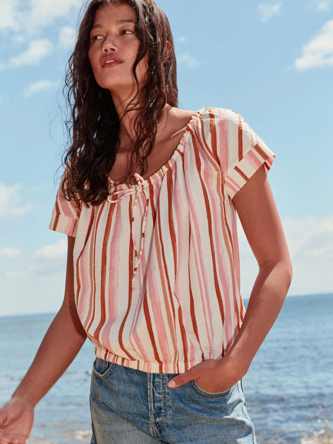 Футболка с воланами и круглым вырезом Next, розово-красная полоска