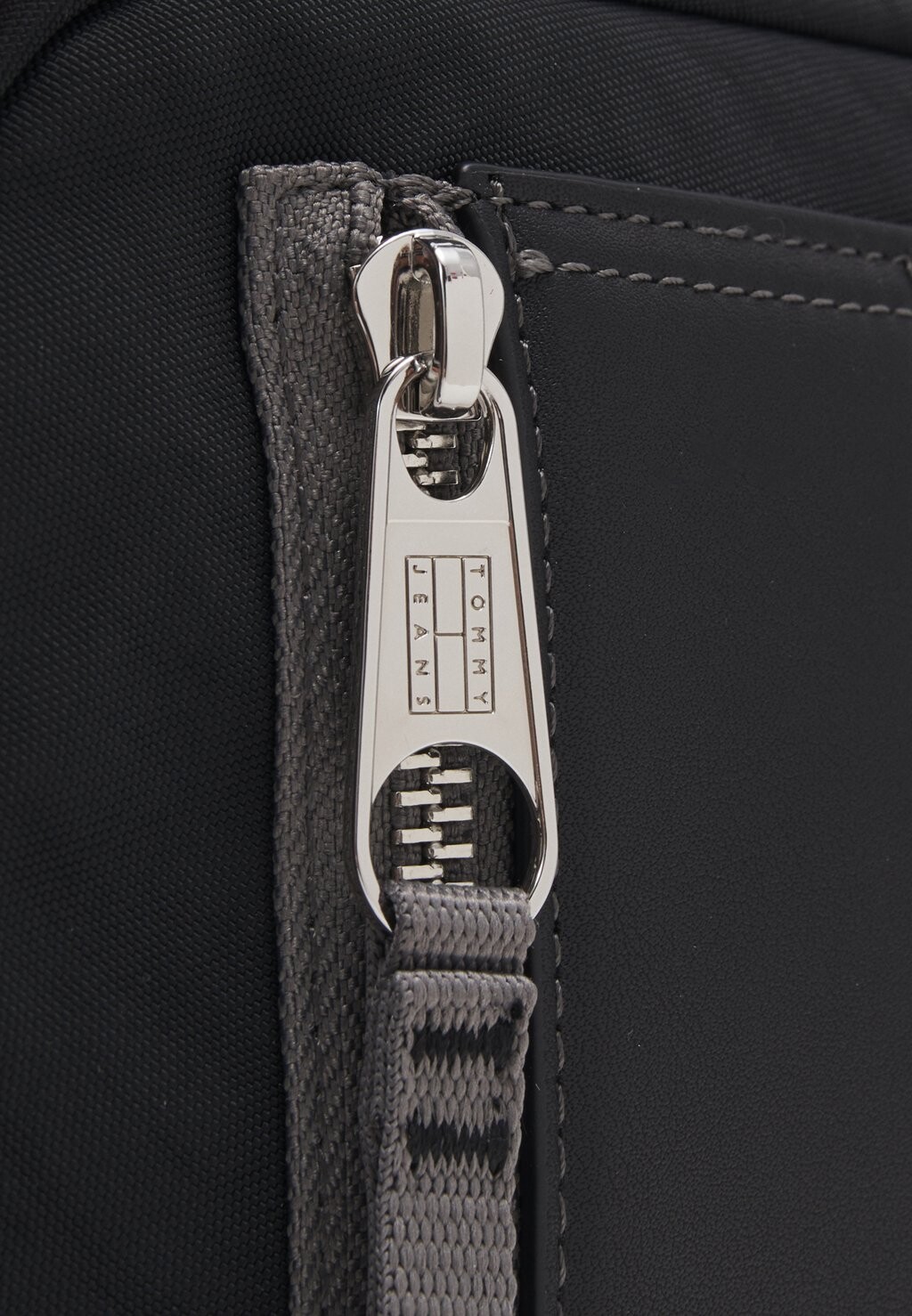 

Сумка через плечо SURPLUS CAMERA BAG Tommy Hilfiger, черный