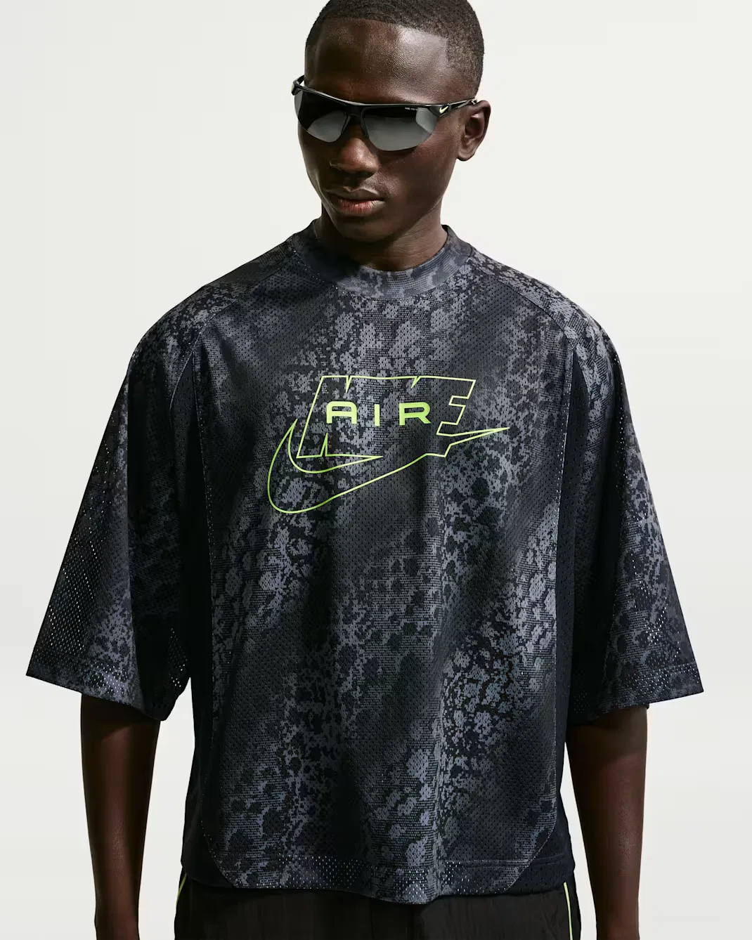 Мужская сетчатая футболка с принтом по всей поверхности Nike Air, Dark Smoke Grey/Black/Volt