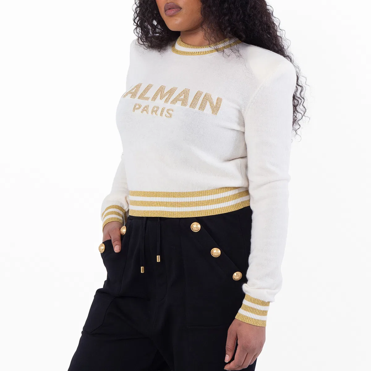 Пуловер с логотипом и металлической отделкой Logo Embossed Cropped Pullover Balmain, Gdk Naturel/Or — фото 2