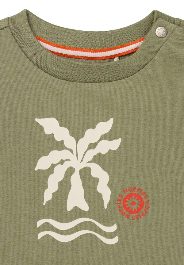 Футболка с принтом Print t-shirt Noppies, Oil green, зеленый — фото 3