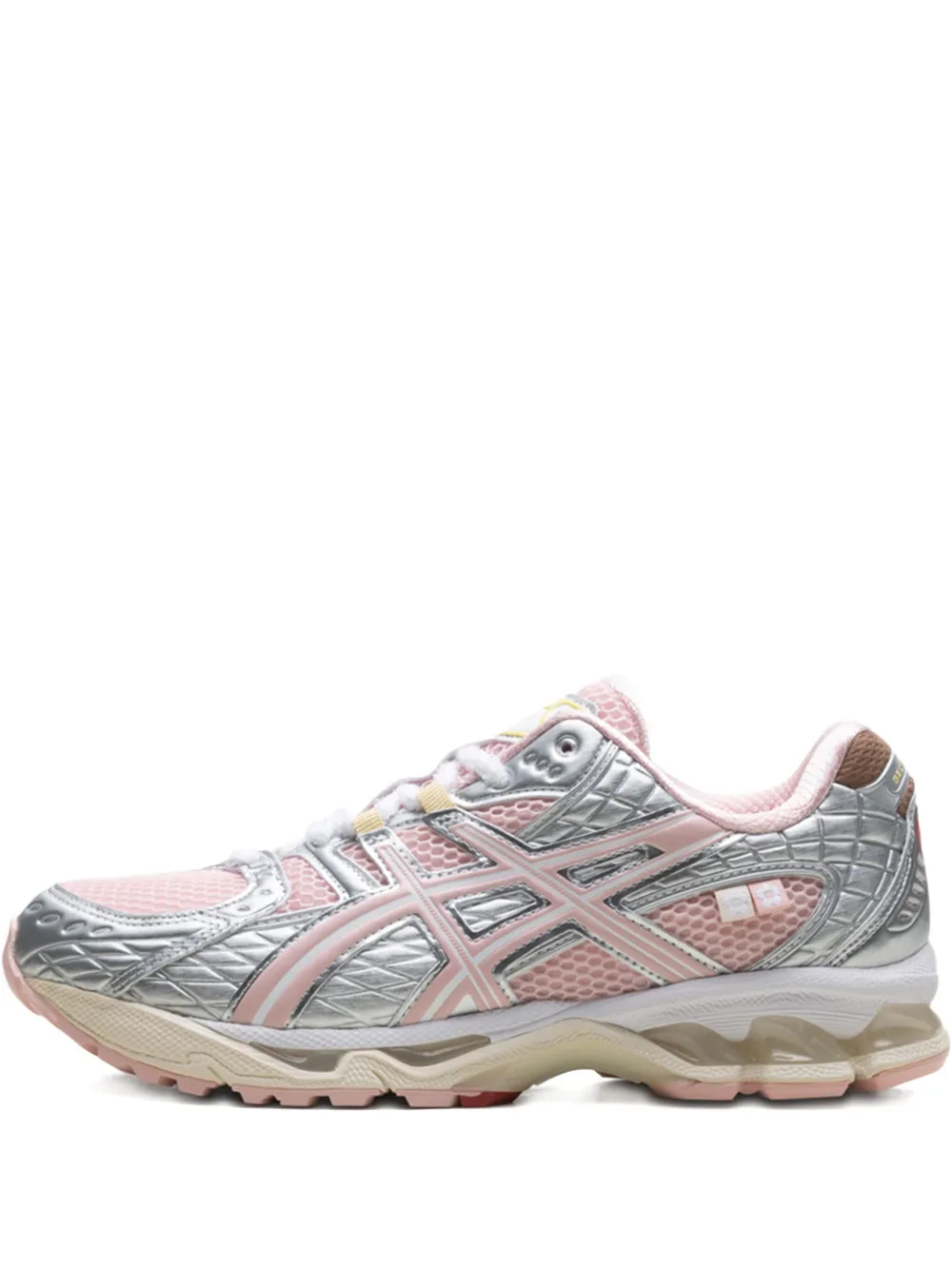 

Кроссовки x ATMOS x VANDYTHEPINK GEL-NIMBUS 10.1 "Strawberry Cream/Metallic Silver" ASICS, серый