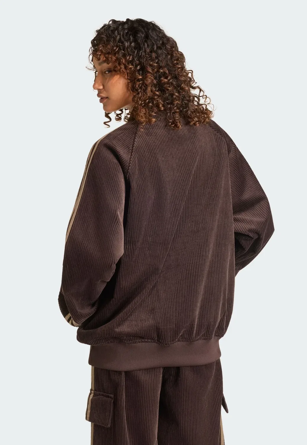Вельветовая спортивная куртка-бомбер свободного кроя Adidas Originals, Aurora Coffee Khaki Six — фото 2