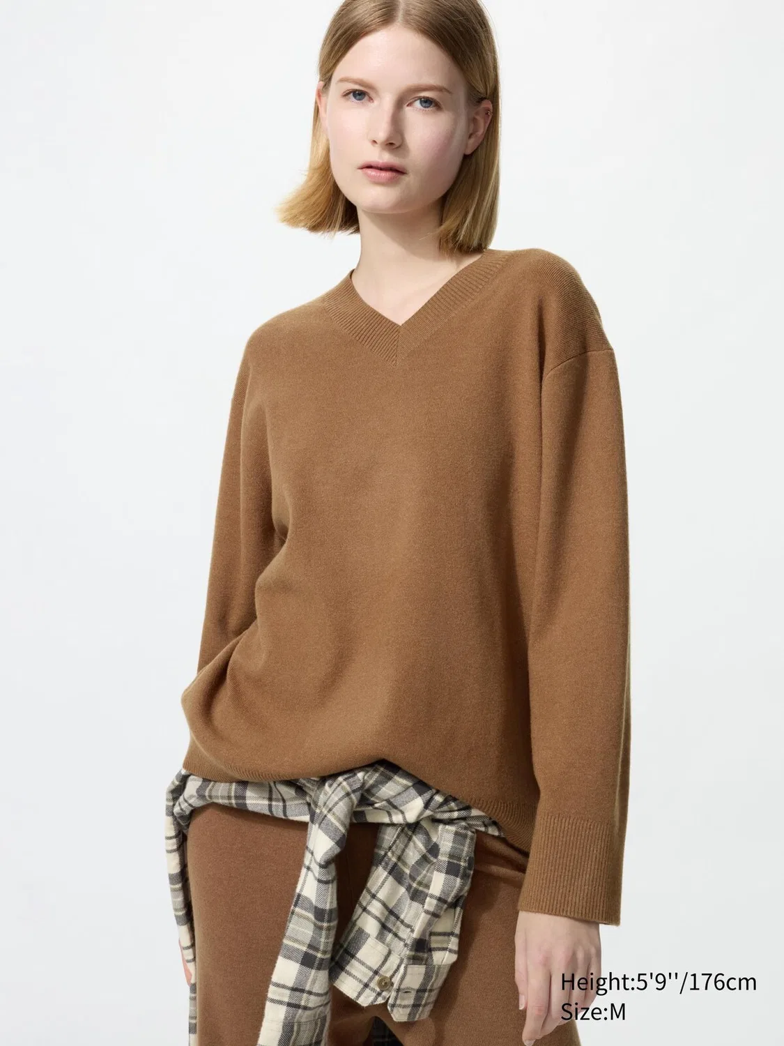 Свитер, Uniqlo, базовый свитер, вязаный, V-образный вырез для ношения с брюками, коричневый