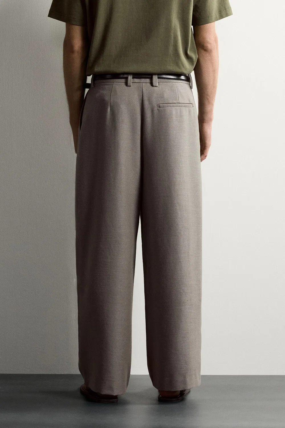Брюки свободного кроя с текстурированной плиссировкой ZARA, Grey green — фото 3