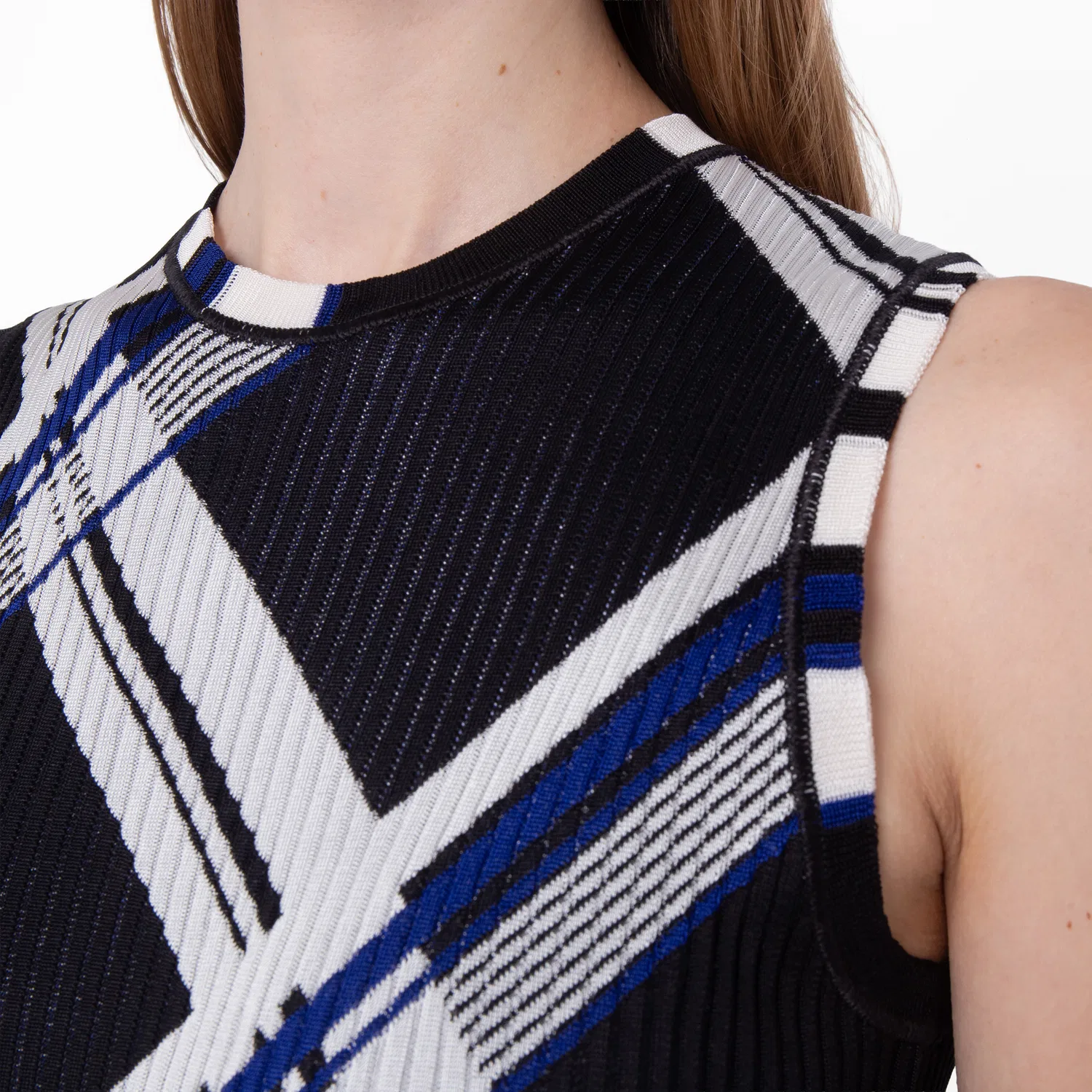 Жилет из шелка с жаккардовым узором Check Jacquard Silk Vest Burberry, Black Ip Chk — фото 3