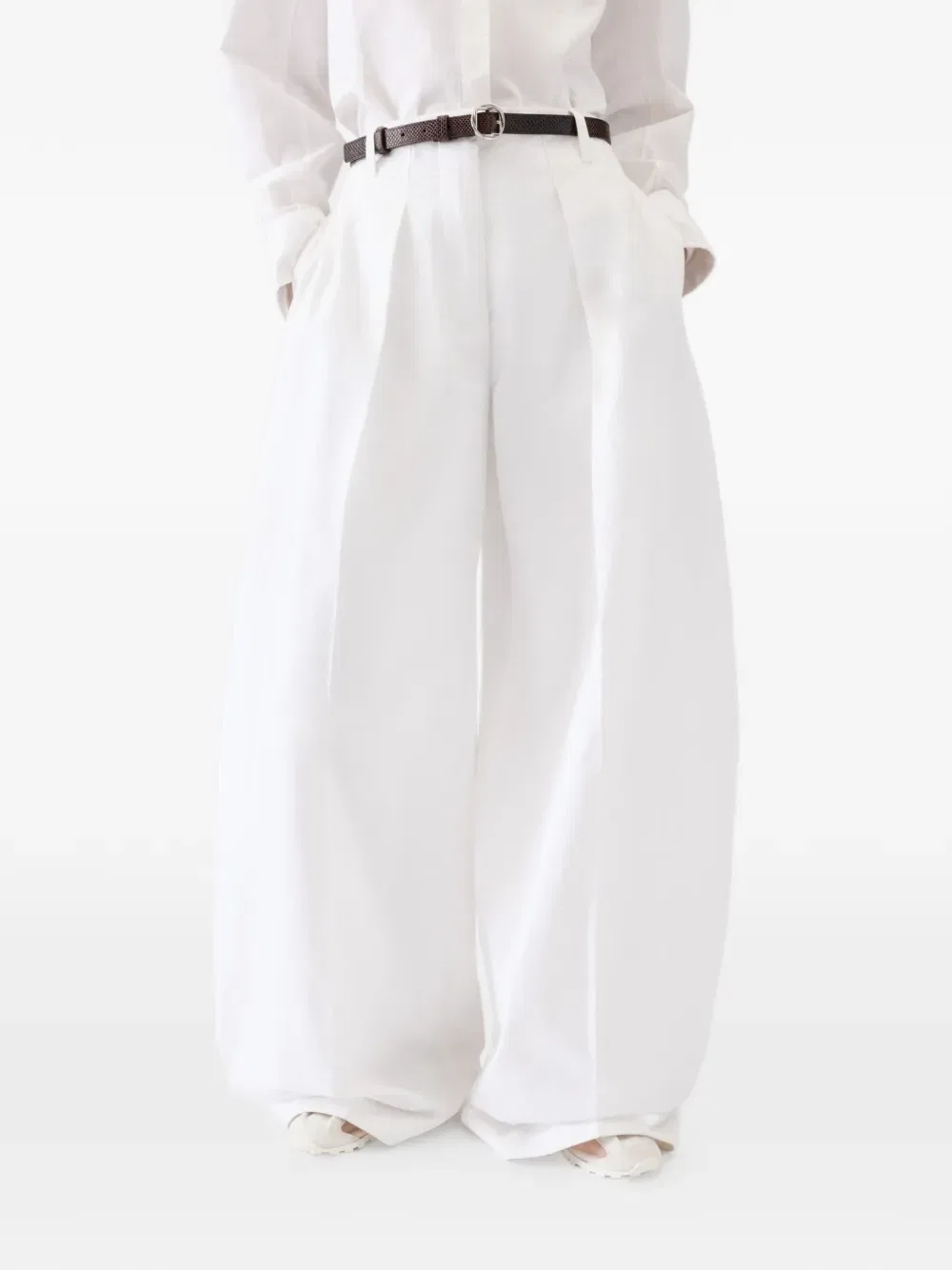 Брюки Le pantalon ovalo с плиссировкой Jacquemus, белый — фото 2