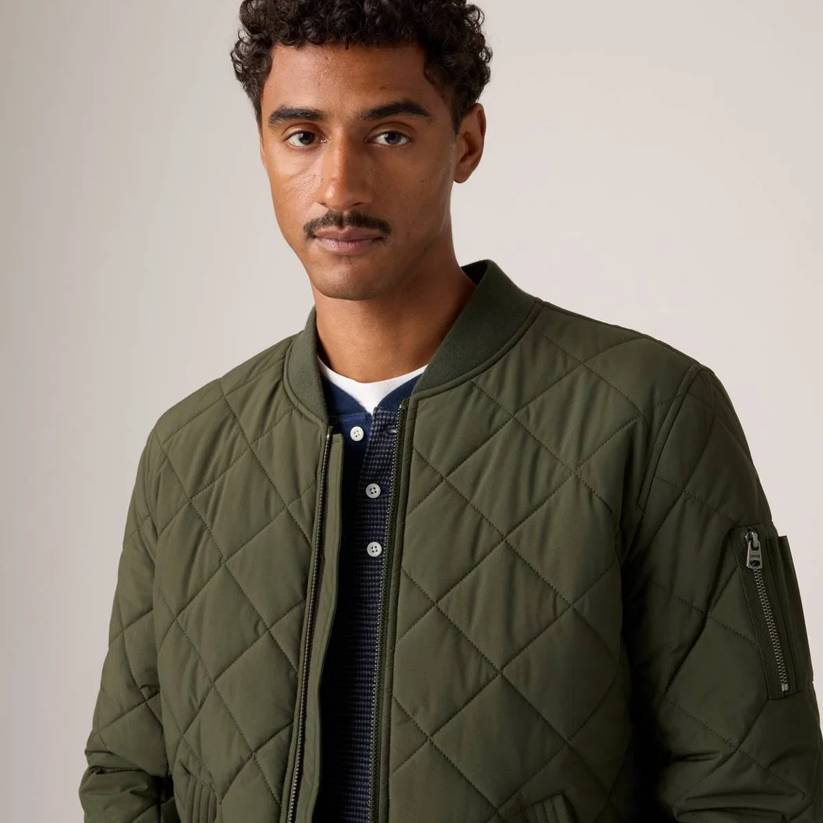 Стеганая куртка-бомбер Levi's, Olive - Green — фото 2