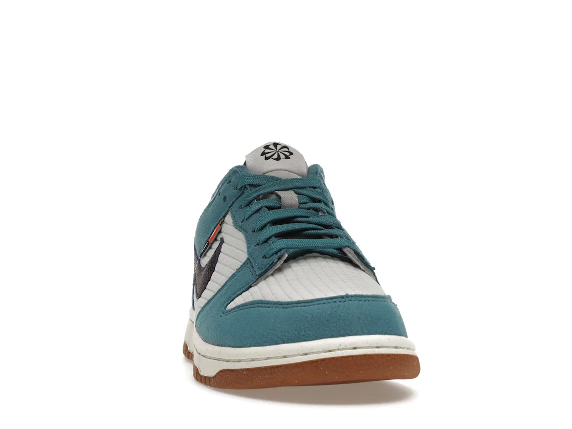 Детские кроссовки Lifestyle Nike Dunk Low SE, Rift Blue/Grey Fog/Sail/Cave Purple — фото 2