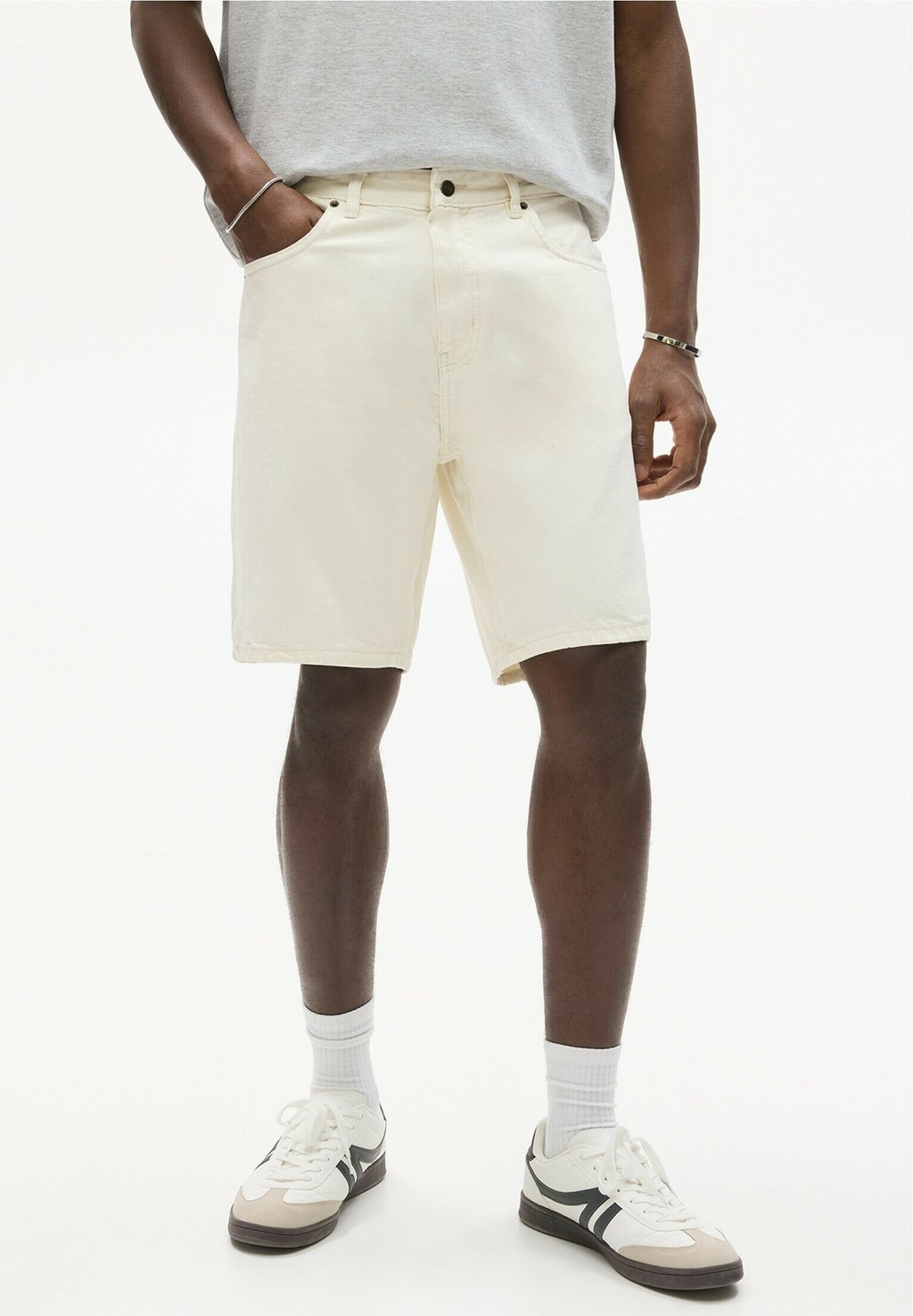 

Джинсовые шорты STANDARD - BERMUDA PULL&BEAR, бежевый