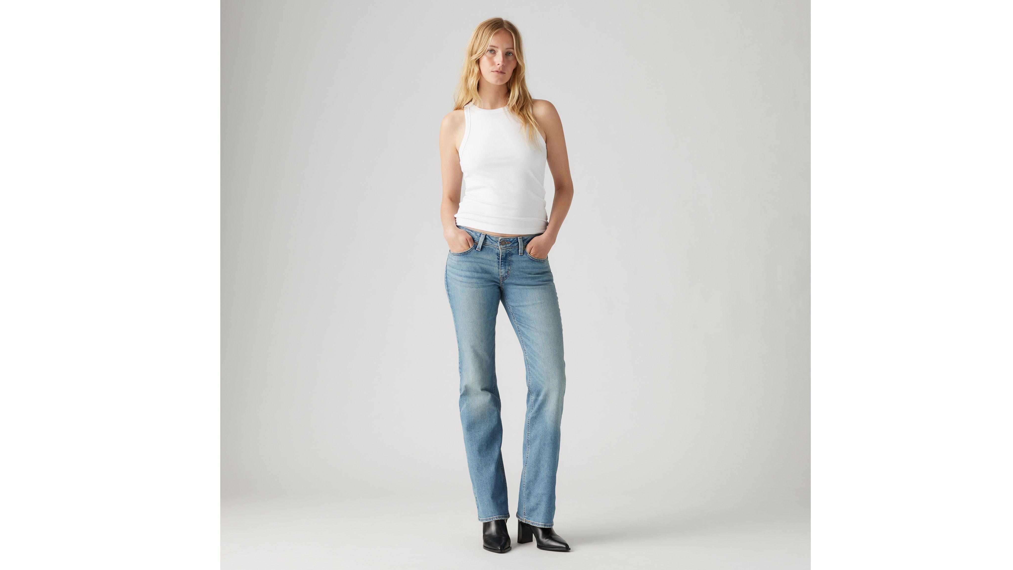 

Джинсы женские супернизкие Bootcut Levi's, цвет Medium Wash
