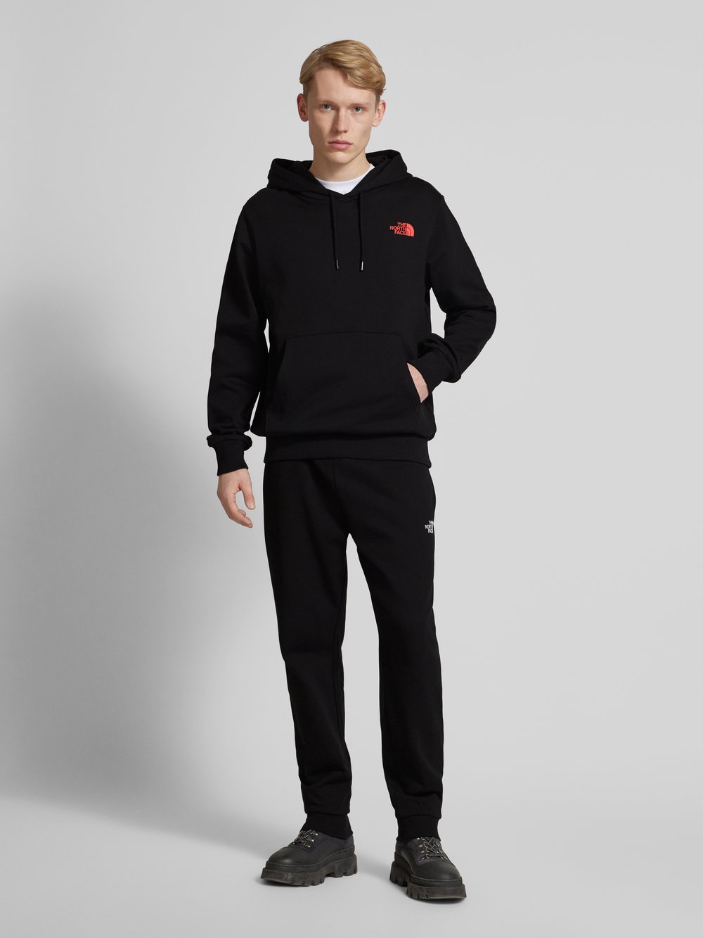 

Спортивные брюки с эластичным поясом The North Face, черный