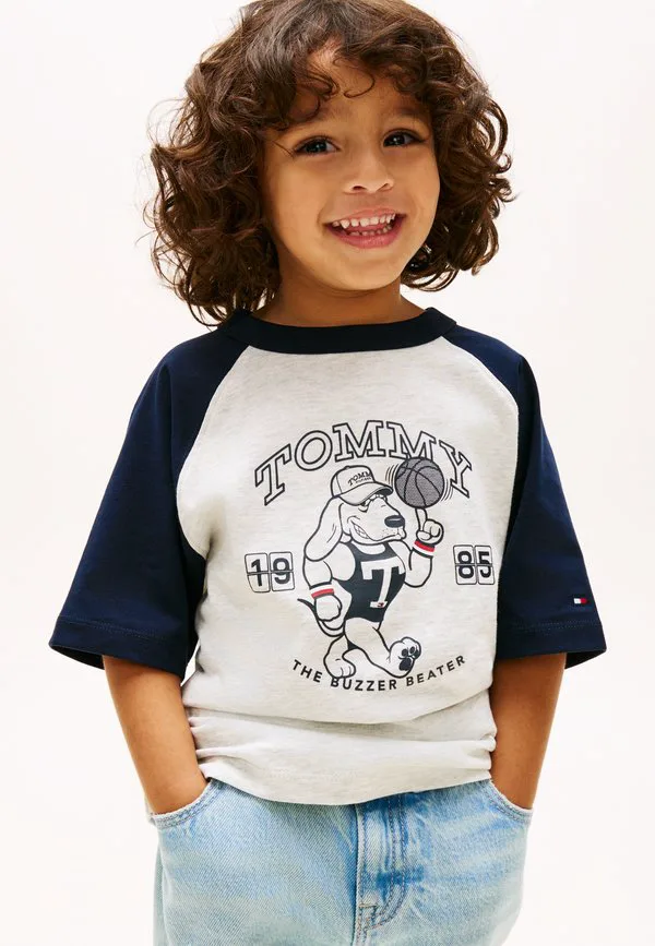 Футболка с графическим принтом, регланом и круглым вырезом. Tommy Hilfiger, Light Grey Heather