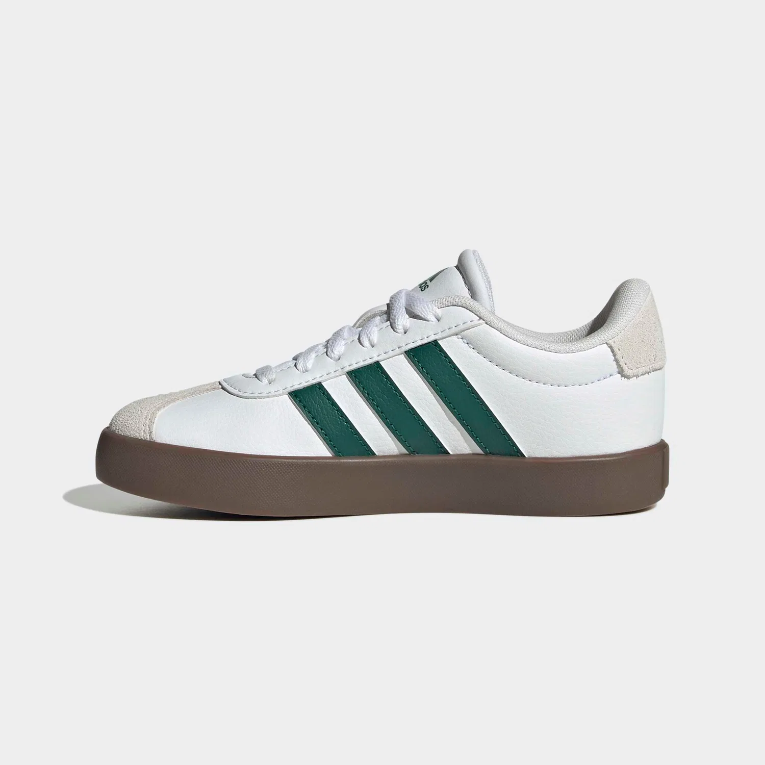 Детские кожаные кроссовки VL Court 3.0 Adidas, Cloud White/Collegiate Green/Gum5 — фото 3
