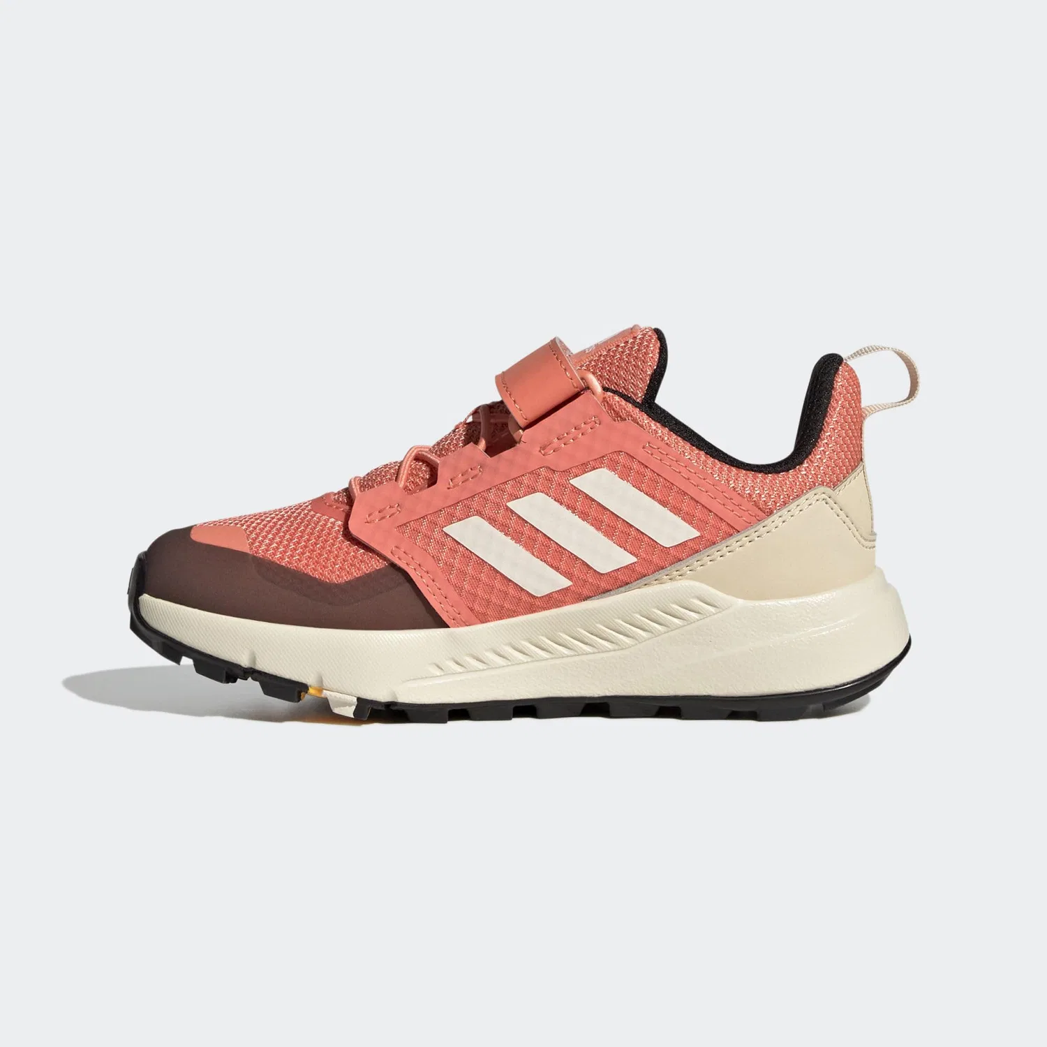 Детские кроссовки для треккинга с закрытым носком Terrex Trailmaker Cf K Adidas, Coral Fusion Wonder White Solar Gold — фото 2