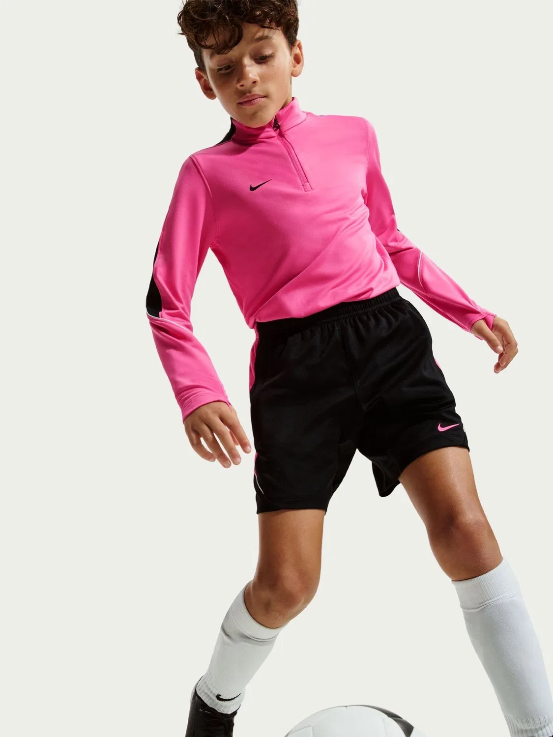 Шорты футбольные Nike Strike Dri-FIT, Black/Pink — фото 4