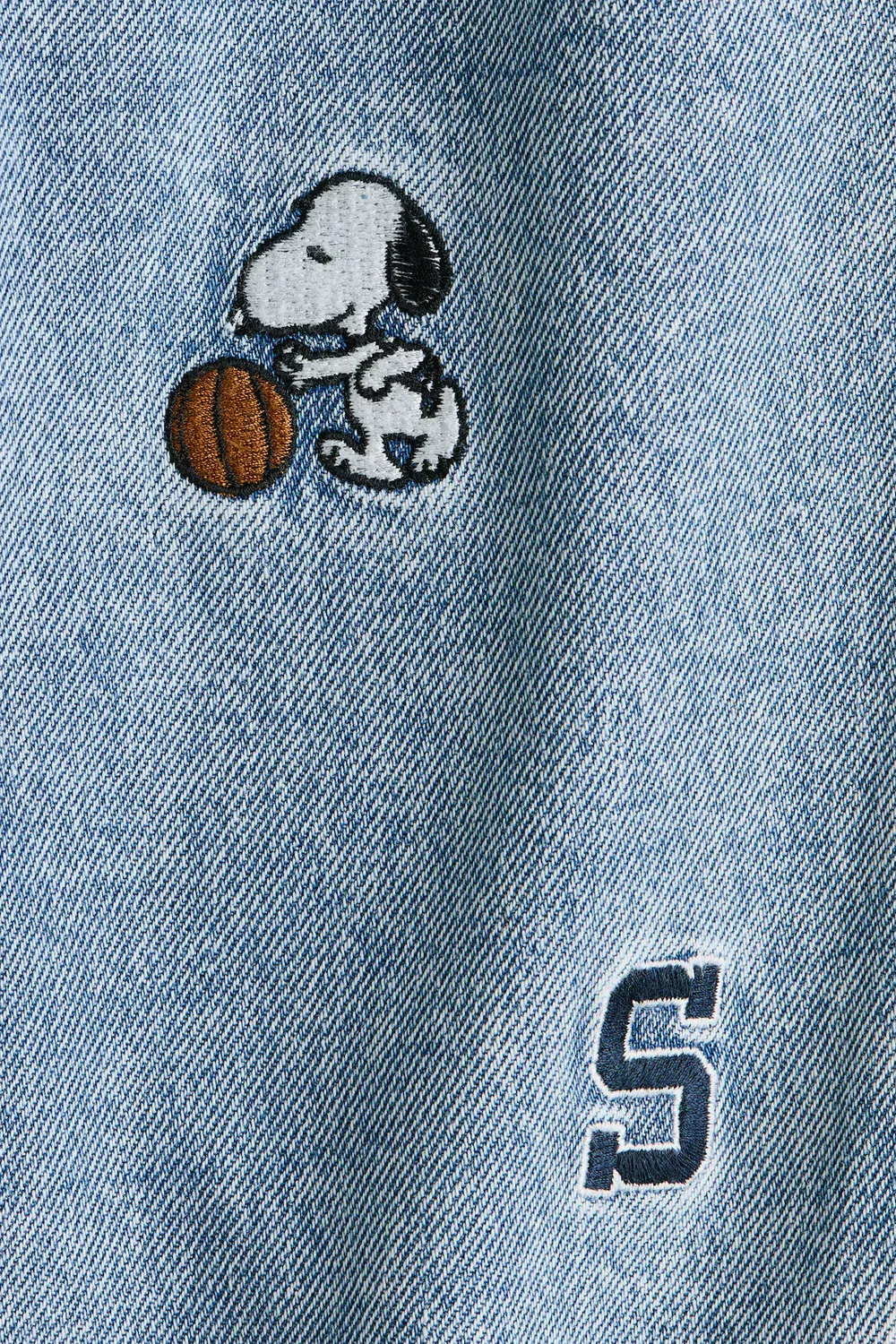 Джинсы с принтом, стандартного кроя H&M, Blau/Snoopy — фото 4
