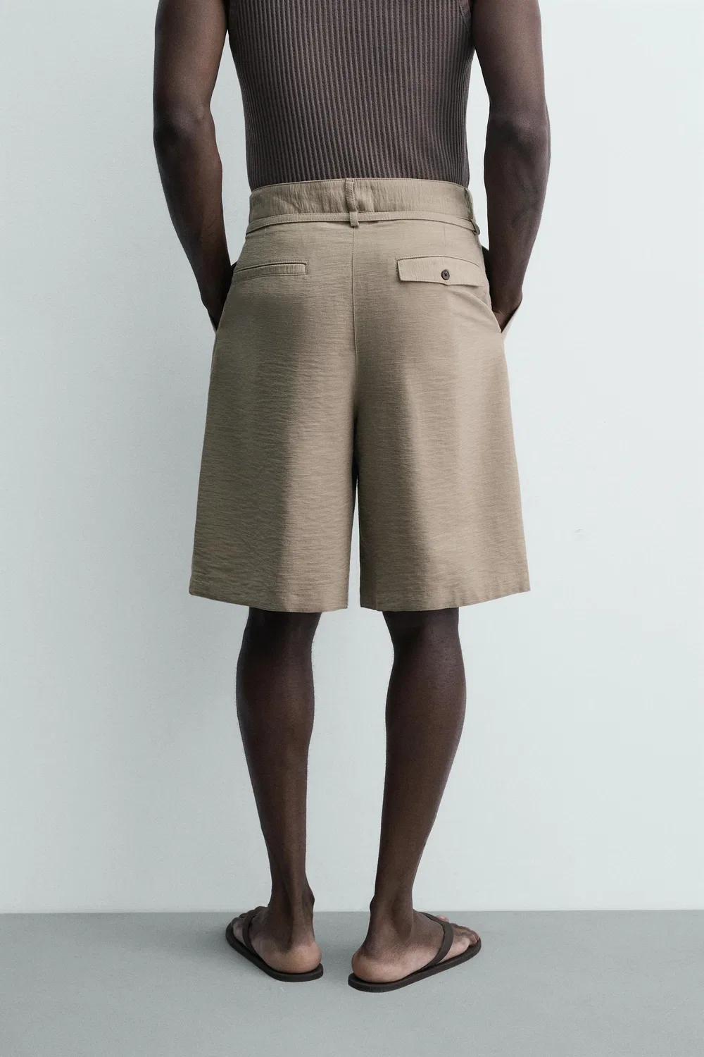Свободные шорты-бермуды с поясом и декоративными складками. ZARA, grau-beige — фото 3