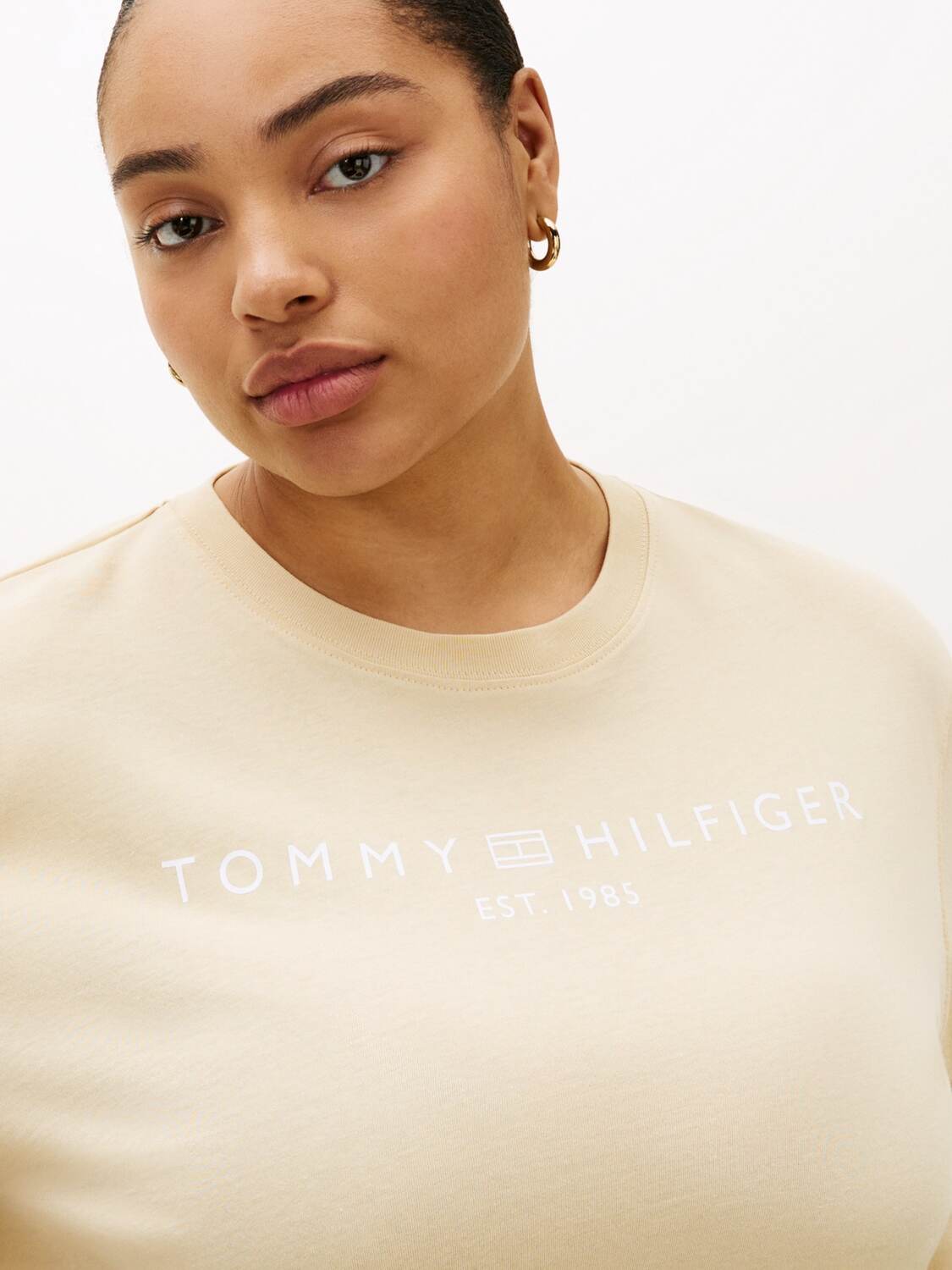 Tommy Hilfiger Curve Футболка в бежевом цвете — фото 2