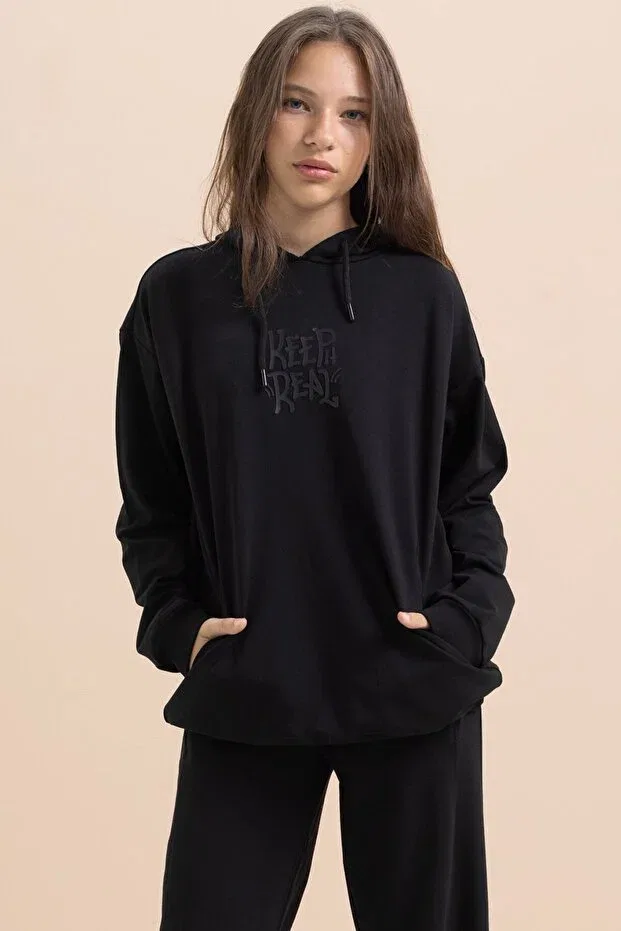 Детский спортивный костюм для девочек с принтом Black Text Printed Hooded Wide Leg Girls' Tracksuit Set Cansın Mini, Black — фото 3