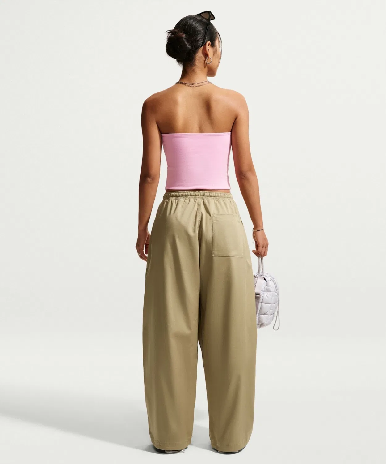 Женские широкие брюки свободного кроя с утяжкой UTLTY Woven OS NIKE, Beige — фото 3