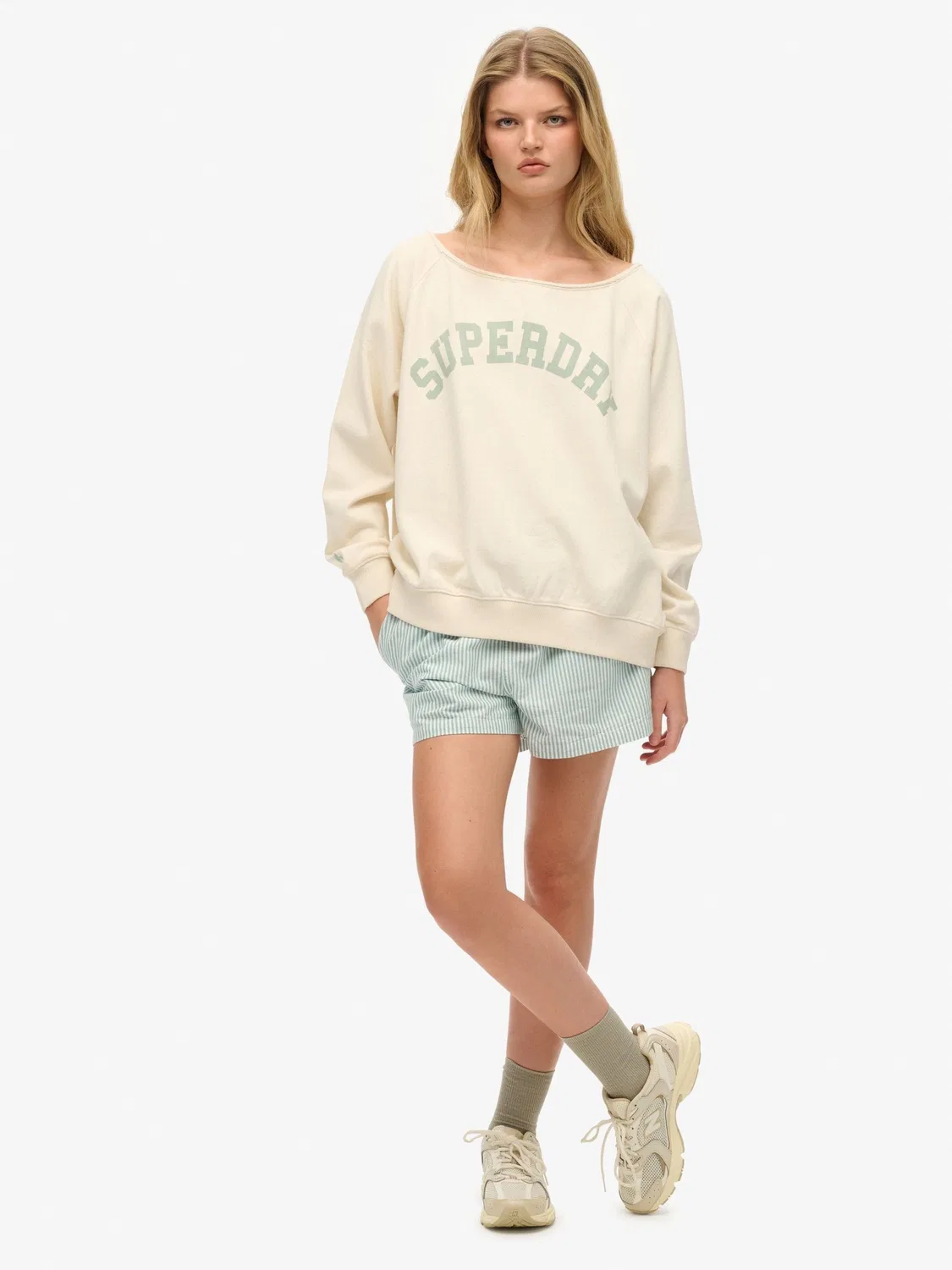 Свитшот оверсайз с декольте лодочка Athletic Essentials Bardot Crew Superdry, белый — фото 3
