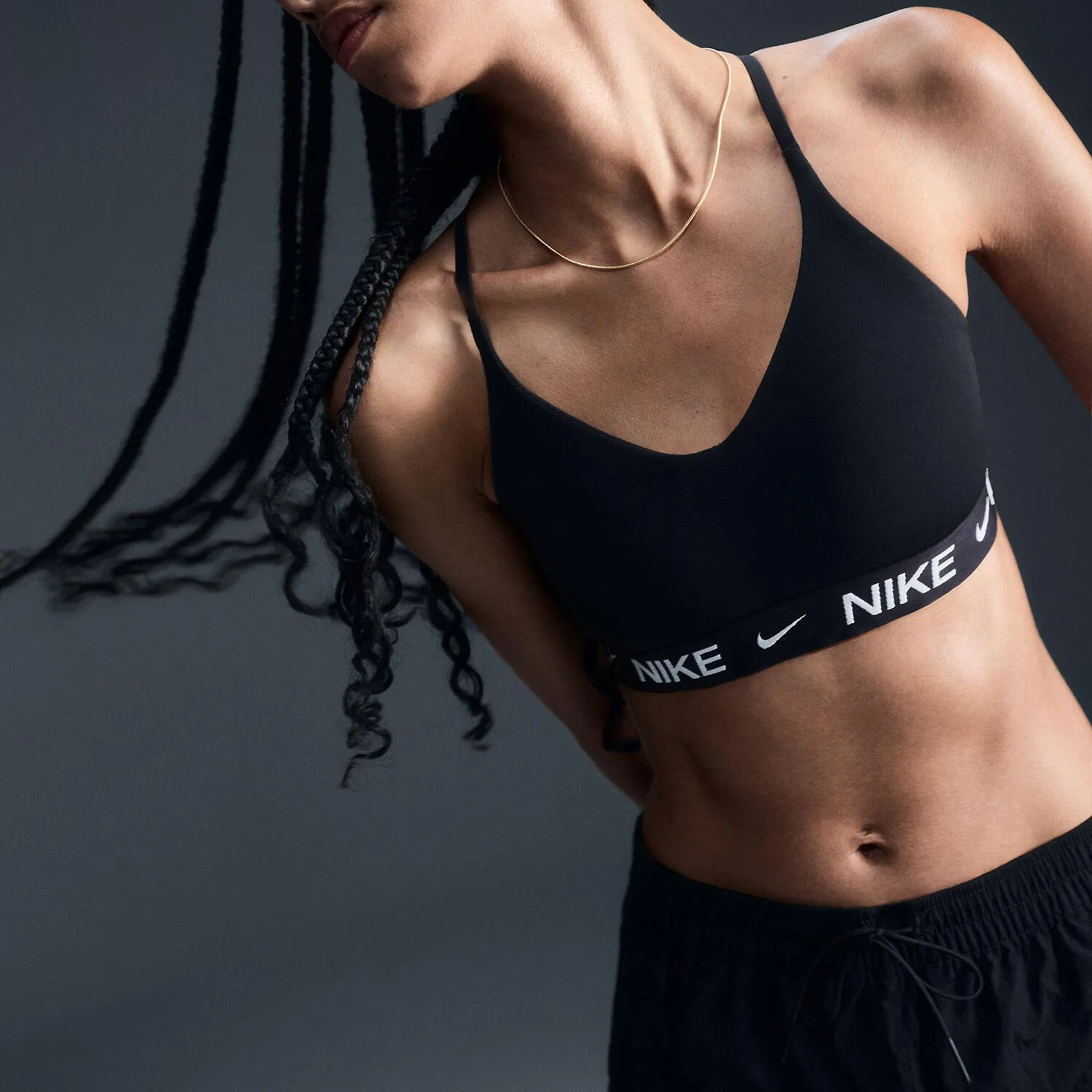 Женский спортивный топ Nike DF Indy LGT SPT BRA, Цвет Silber — фото 3