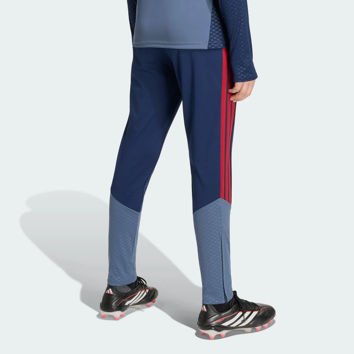 Спортивные брюки Adidas Performance Slim fit FC Bayern München 26/27 в темно-синем и сапфировом цветах — фото 3