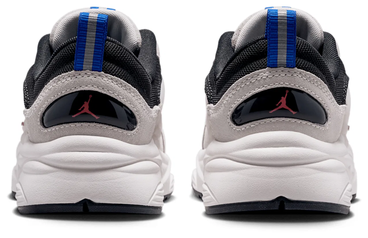 Баскетбольные кроссовки для мальчиков Trunner O/S Jordan, цвет White/Red/Black — фото 3