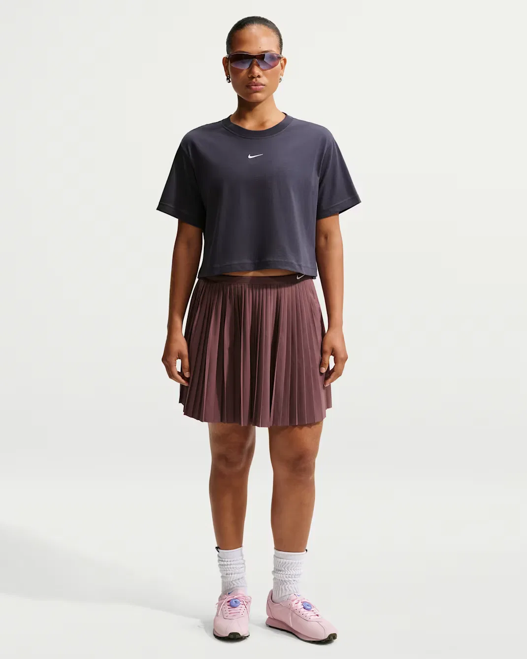 Женская свободная укороченная футболка с коротким рукавом Nike Sportswear Classic, Gridiron/Sail — фото 4