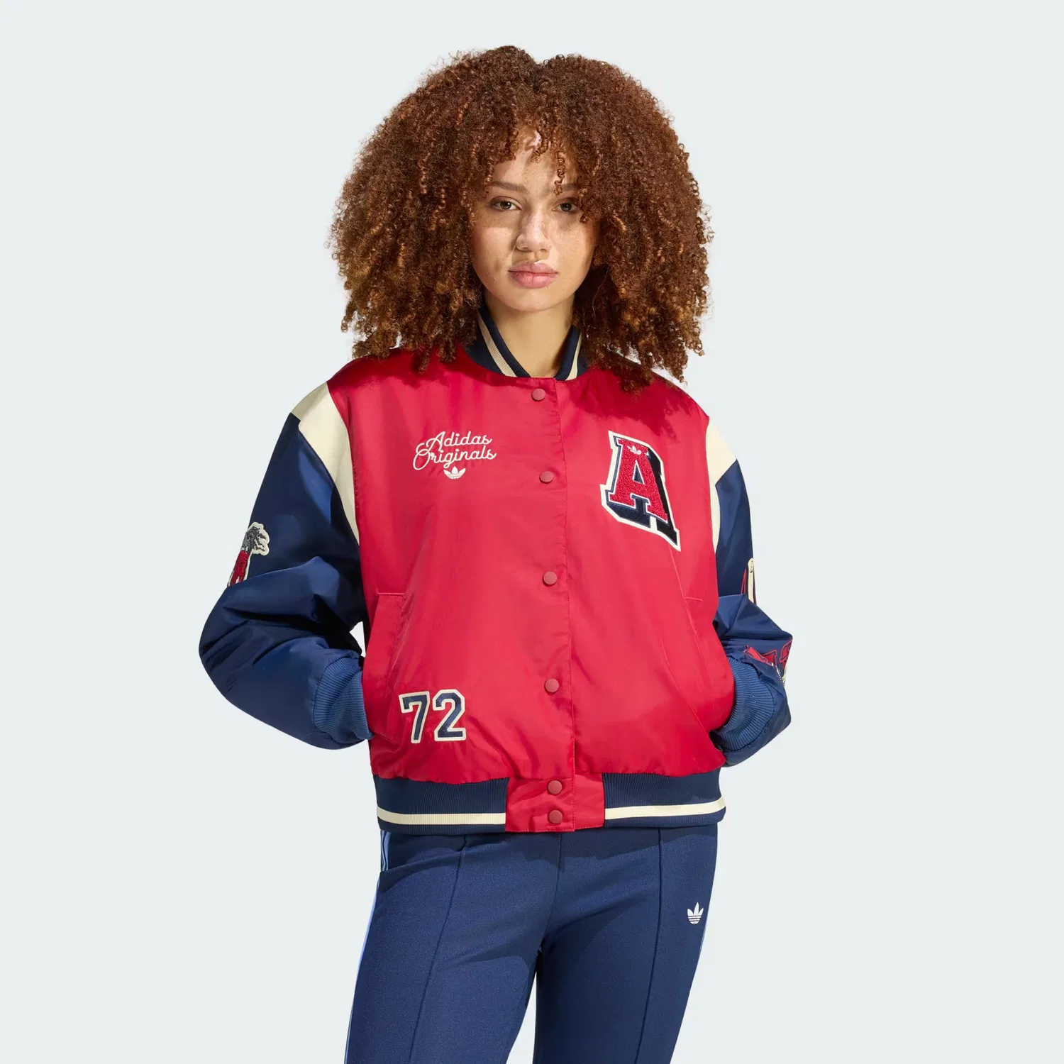 Женская куртка-бомбер оверсайз с патчами Bomber Jacket With Badges Adidas Originals, красный/темно-синий