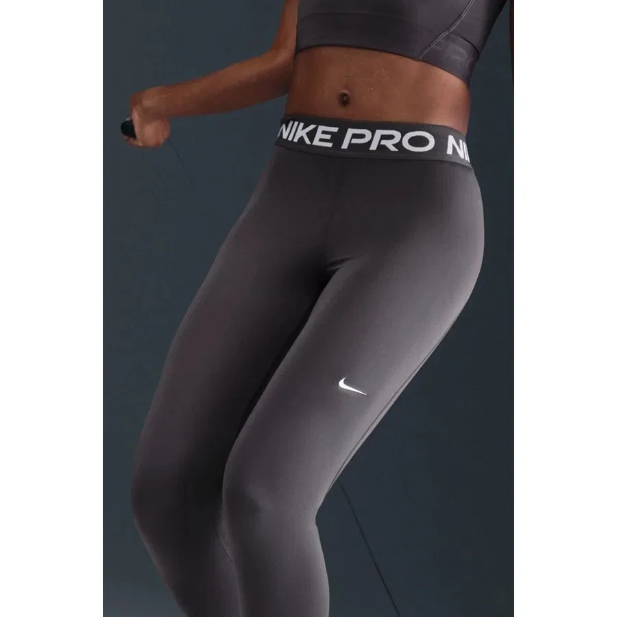 Женские спортивные леггинсы с сетчатыми вставками Nike Pro 365 Dri-FIT, Thunder Grey White — фото 4