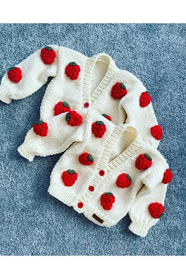 Детский кардиган для девочек с принтом Strawberry detailed hand knitted Nevalin, Ecru