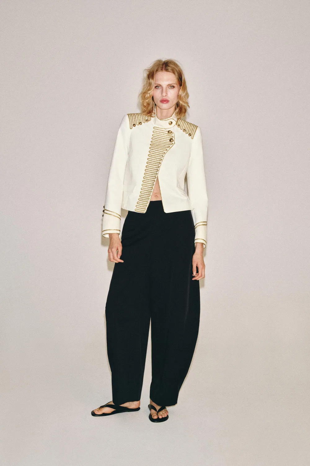 Куртка из коллекции ZW с застежкой в виде лягушки. ZARA, Ecru