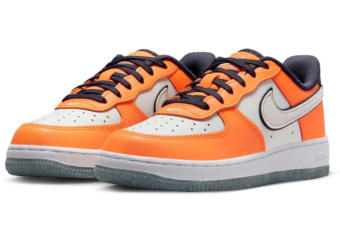 Детские кроссовки Lifestyle Nike Air Force 1 Low SE, Vivid Orange/Gridiron/University Blue/Summit White — фото 2