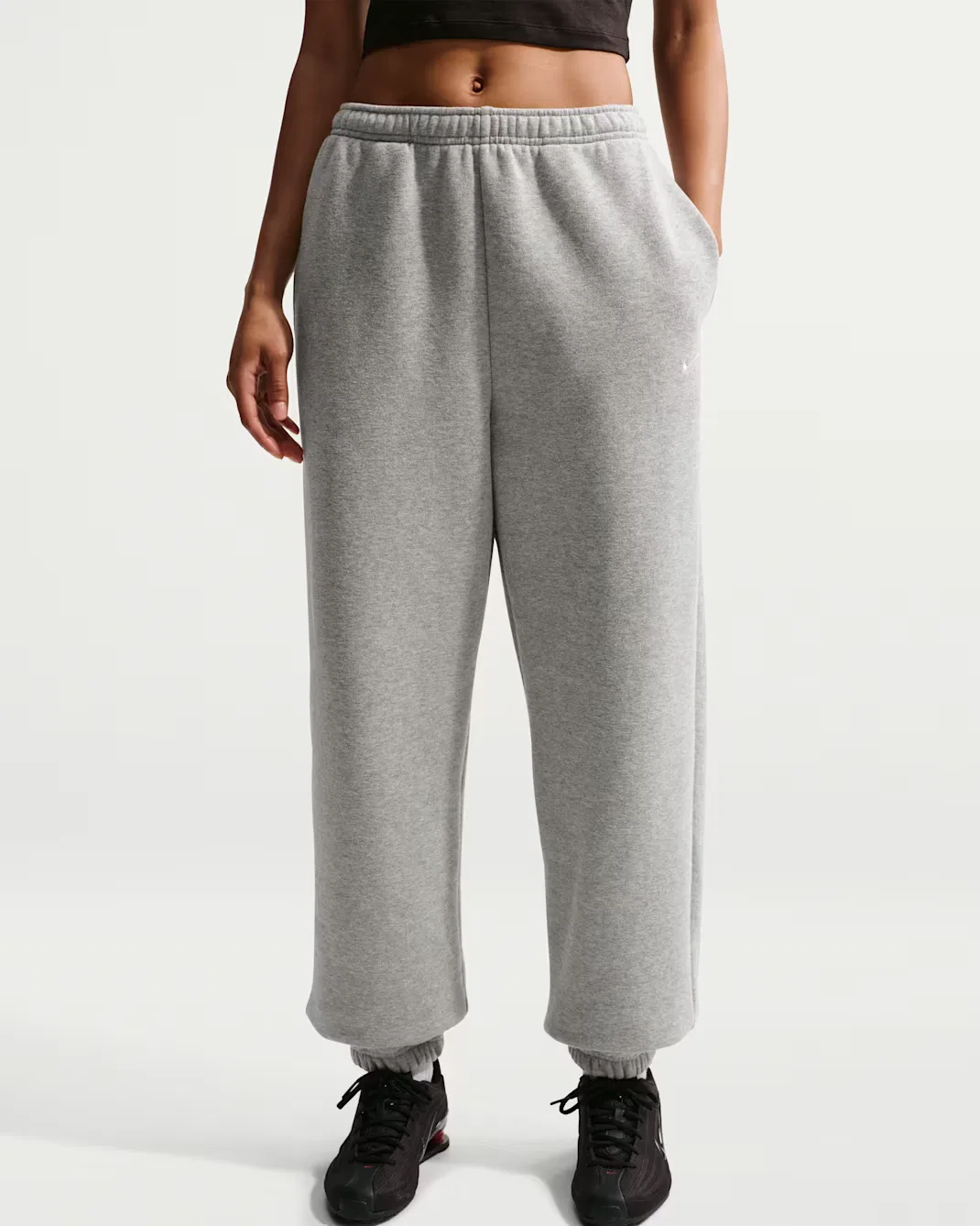 Женские брюки с высокой посадкой, свободного кроя и манжетами Nike Studio Fleece Medium Weight, Dark Grey Heather/Sail — фото 2