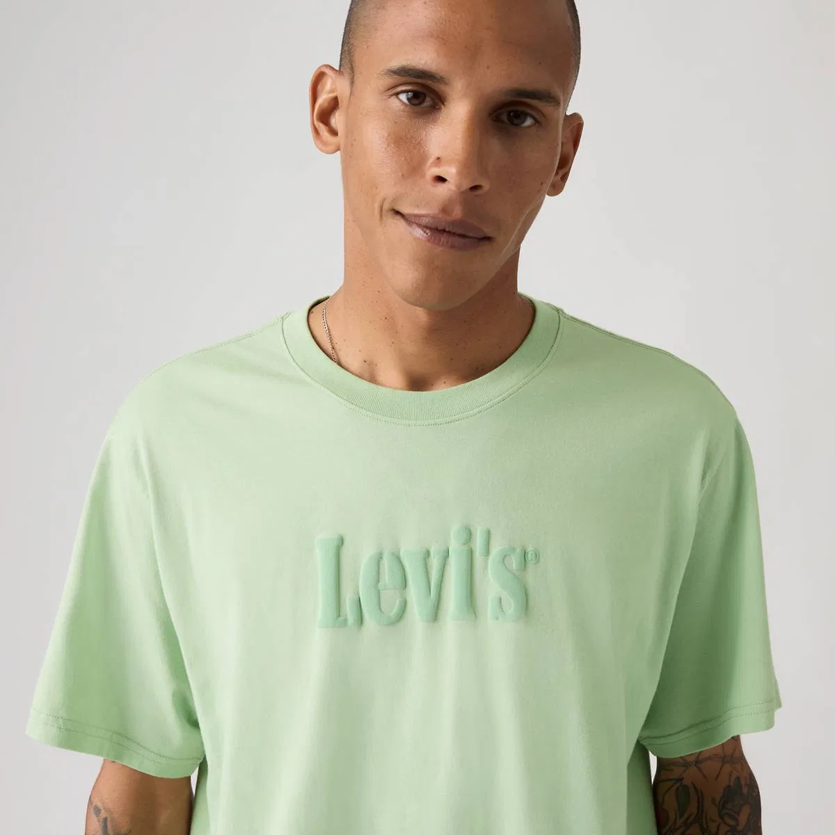 Свободная футболка с графическим принтом Levi's, Bolster Logo Camo Green - Green — фото 2