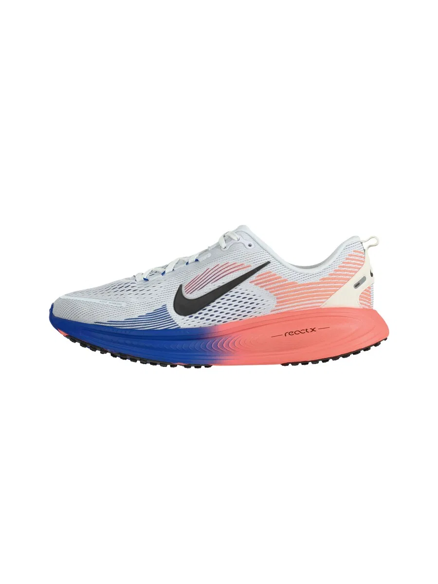 Кроссовки NIKE Athletic Shoes 'VOMERO 18' белого цвета — фото 2
