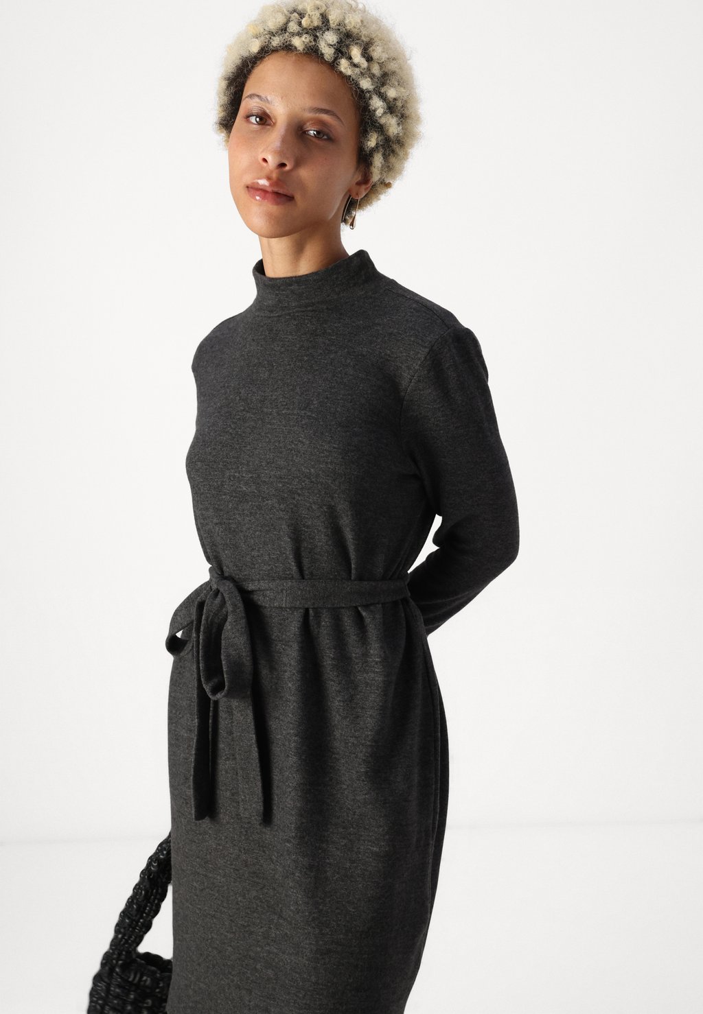 

Платье-джемпер VMBELLA SHORT DRESS Vero Moda Petite, черный