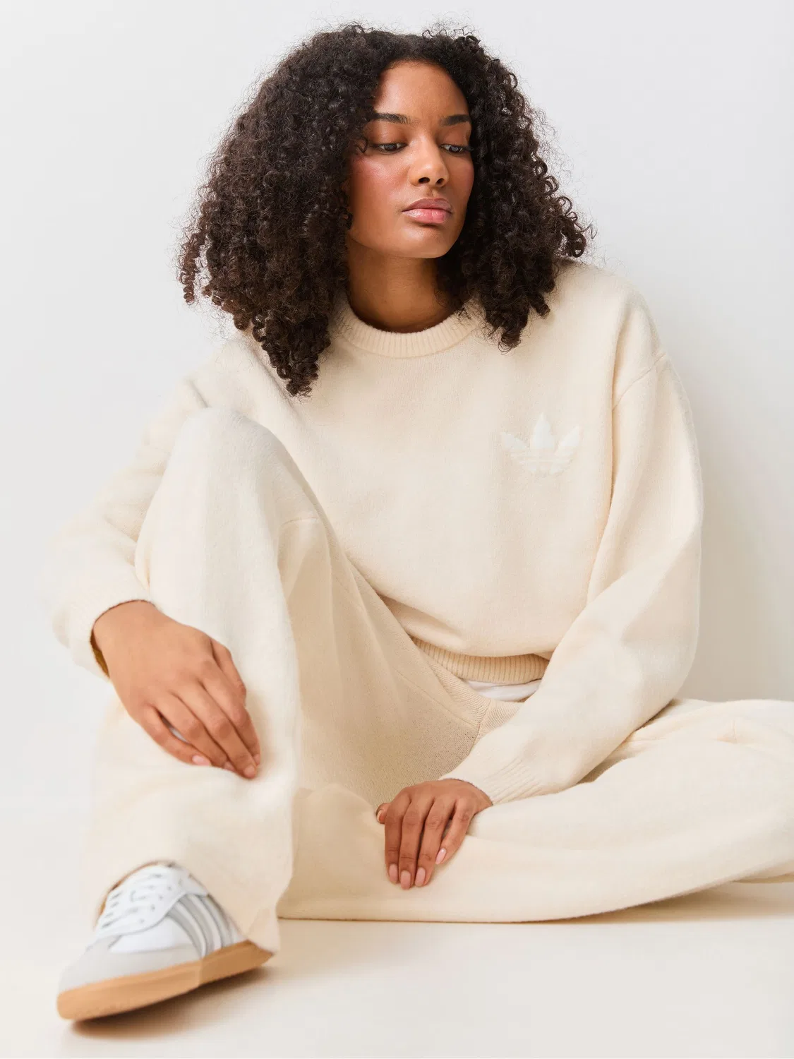 Джоггеры женские, широкие, вязаные, adidas Originals, кремовый — фото 3