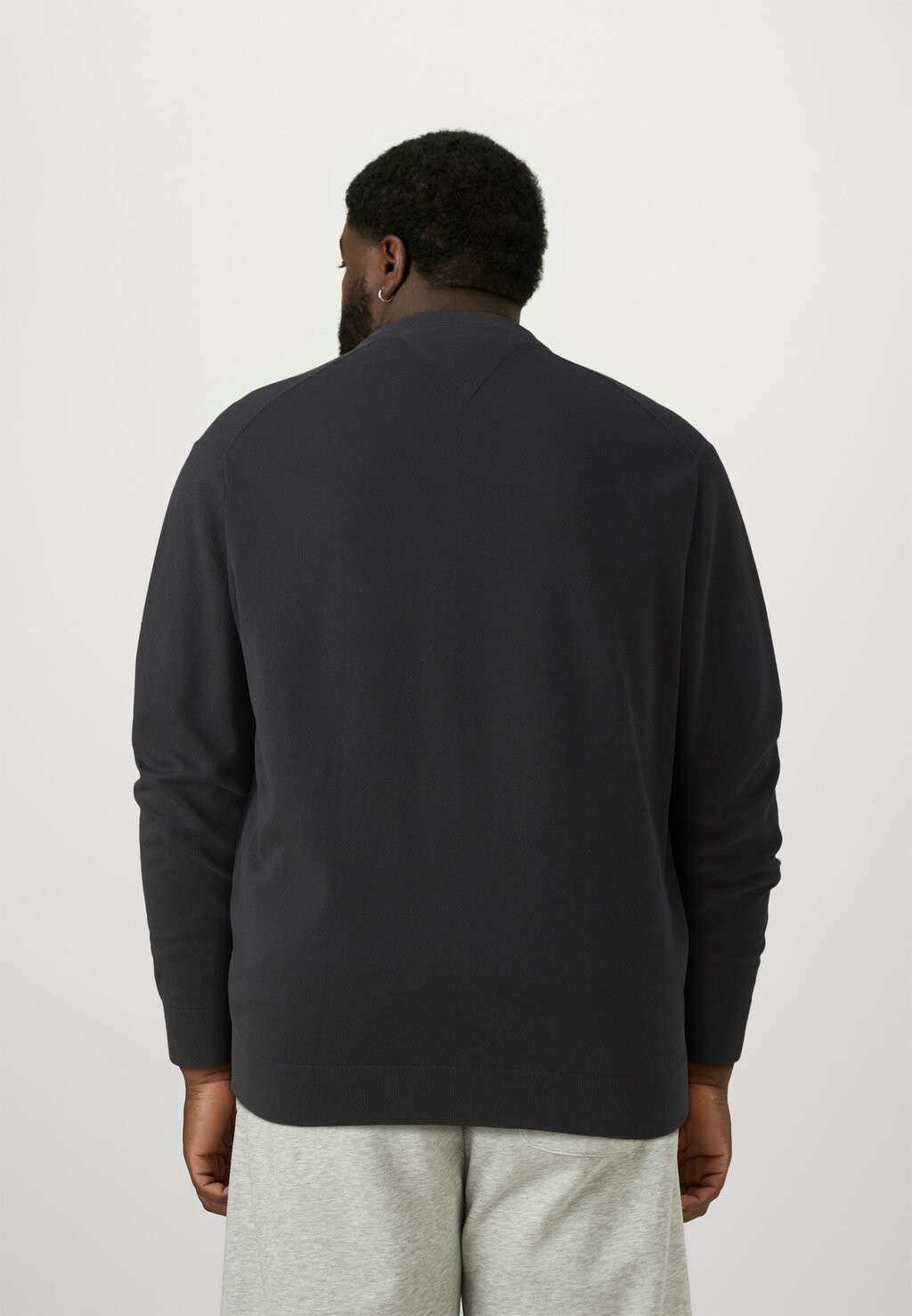 

Джемпер ESSENTIAL V NECK Tommy Hilfiger, черный