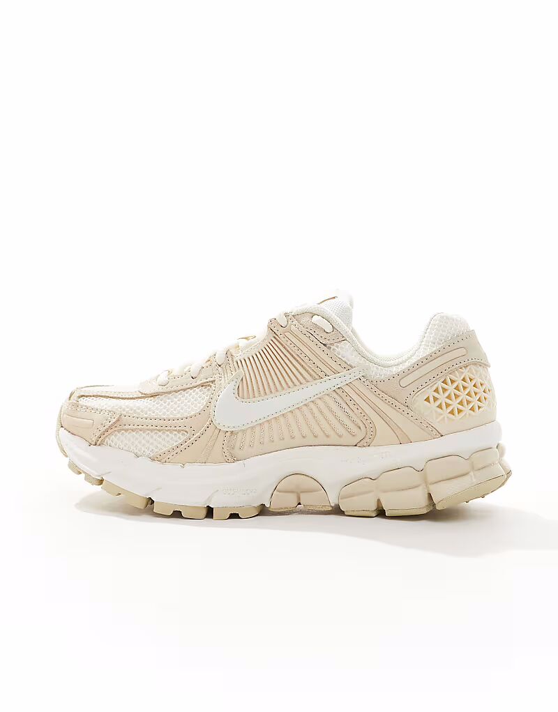 Кроссовки Nike Zoom Vomero 5 бежевого и белого цветов — фото 2