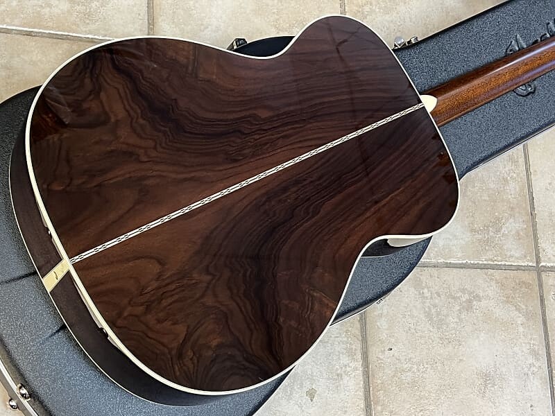 

Акустическая гитара 2023 CF Martin Custom Shop 000-28 wildgrain rosewood 2785135